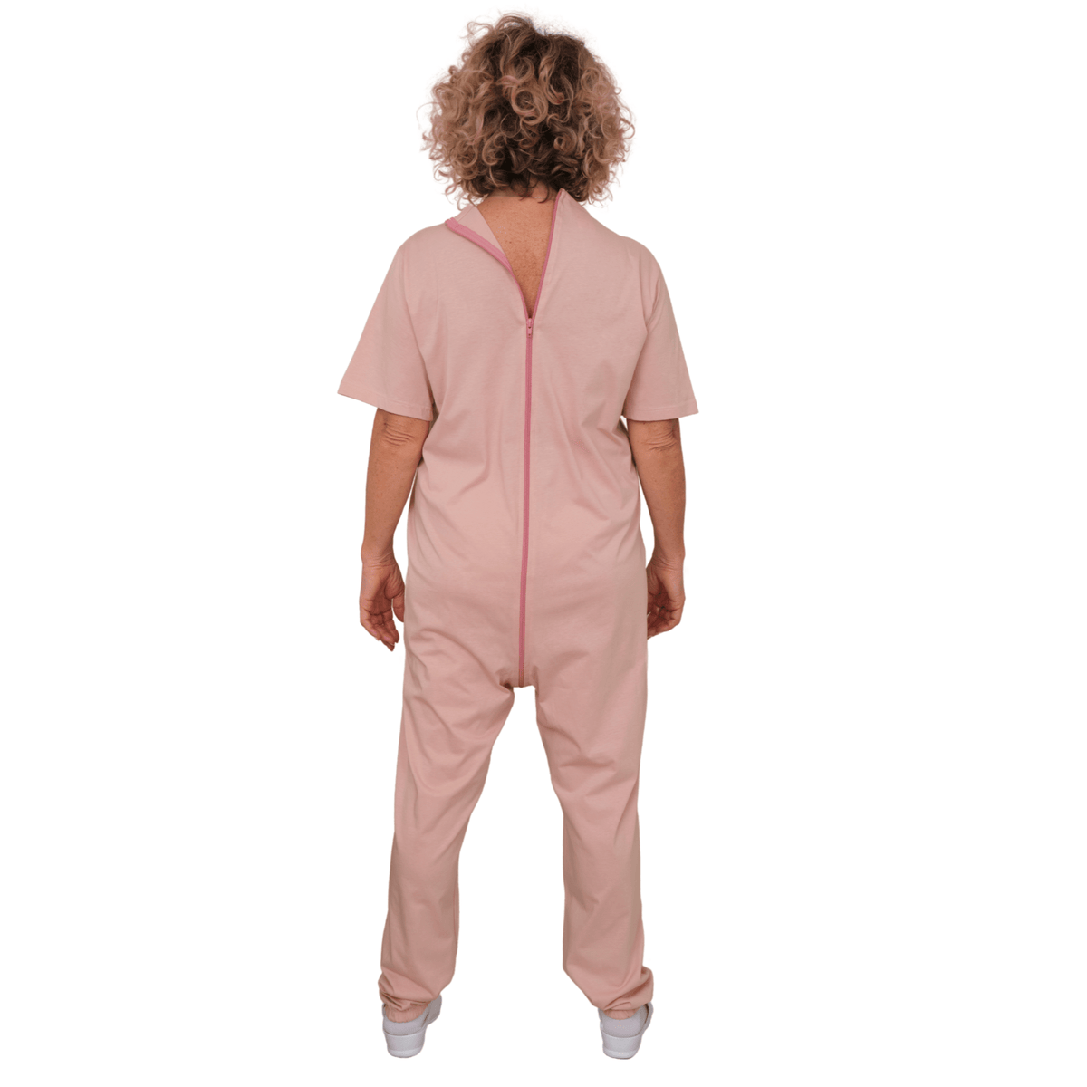 Blue short-sleeved medical pyjamas and long trousers by Ferrucci Comfort, comfortable sleepwear for healthcare settings.