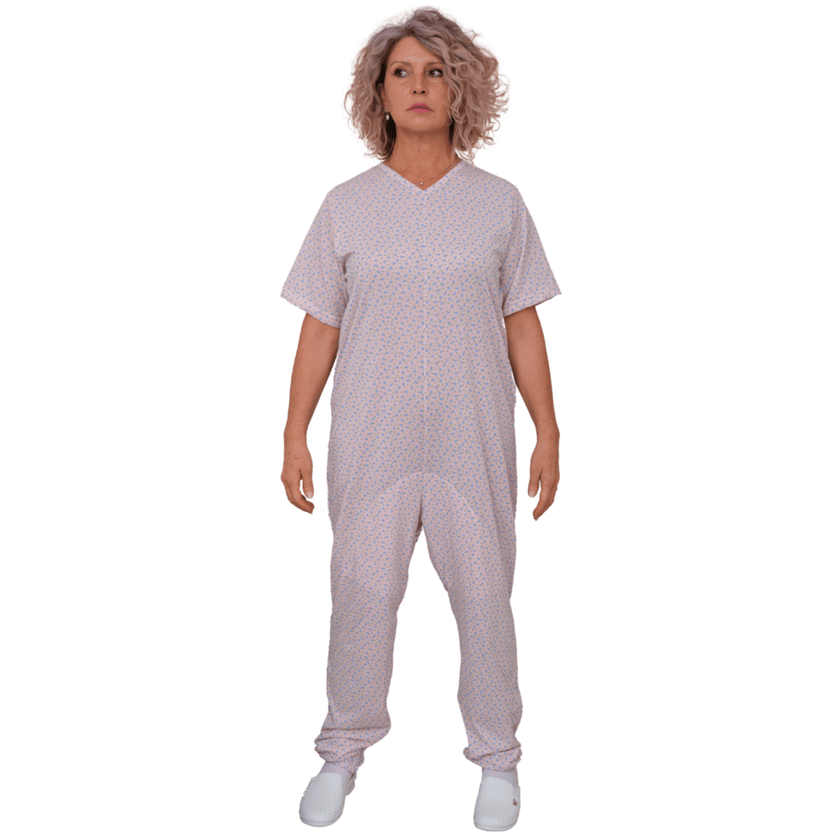 Short-sleeved geriatric pyjamas by Ferrucci Comfort with zip openings inside the legs, made of soft cotton and polyester.