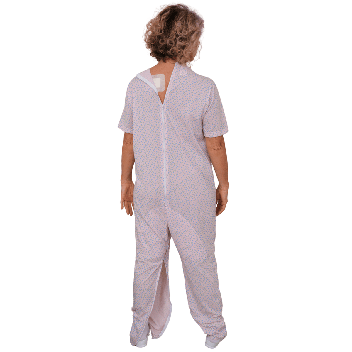 Geriatric short-sleeved pyjamas with zippered legs, made of cotton and polyester, by Ferrucci Comfort.
