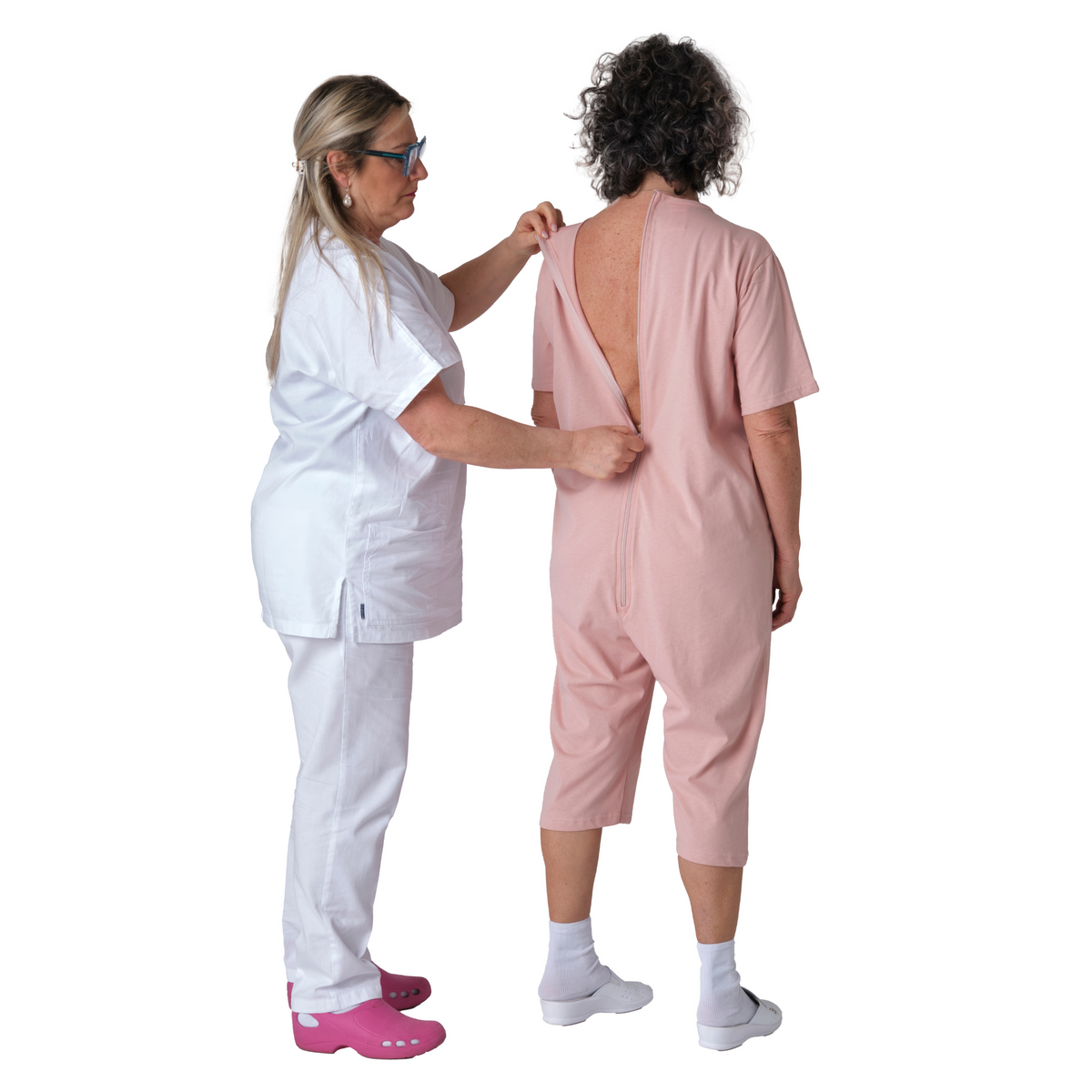 Pink adaptive back-zip pyjama set by Ferrucci Comfort with short sleeves and shorts, designed for elderly and dementia care.
